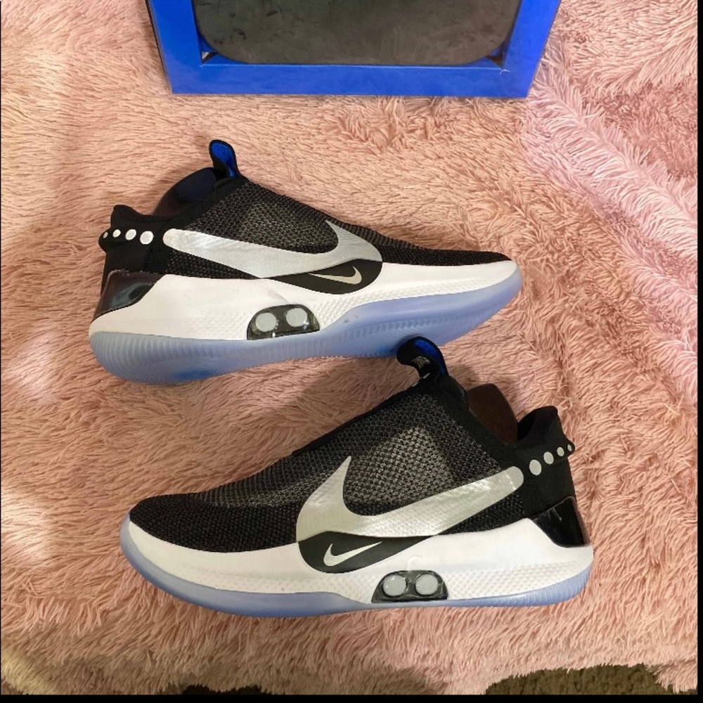 Adapts “BB” Nike